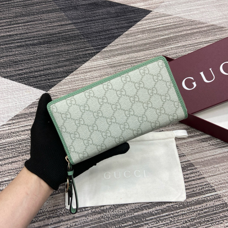 GUCCI GG Emblem zip around wallet