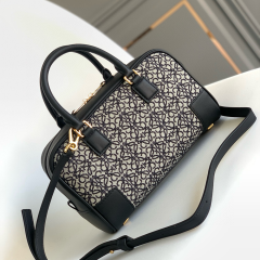 LOEWE Amazona 23 Handbag