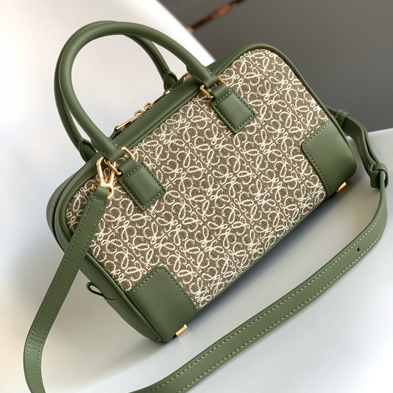 LOEWE Amazona 23 Handbag