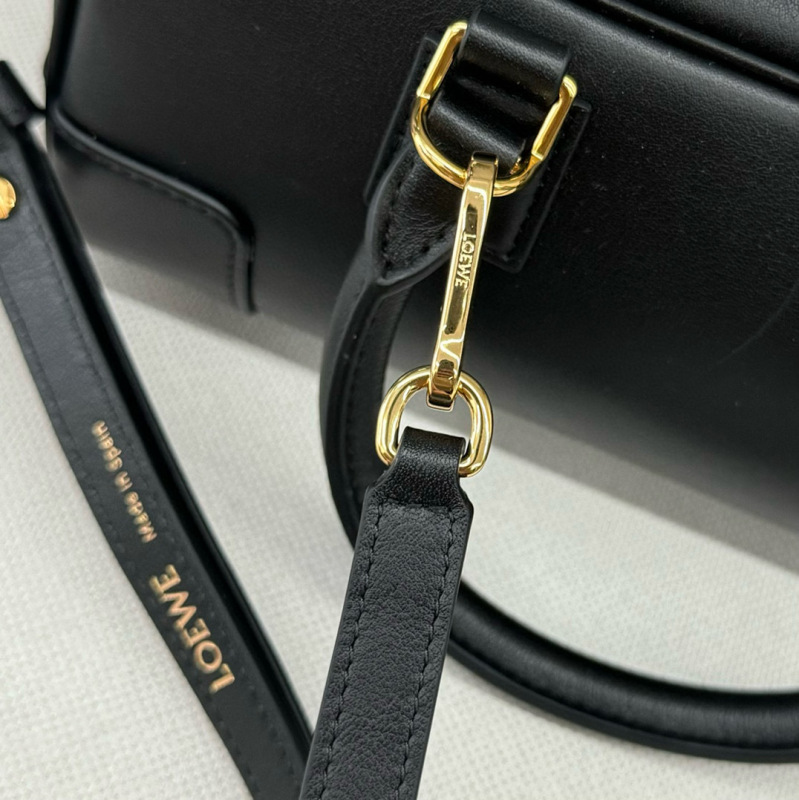LOEWE Amazona 23 Cropped Bag