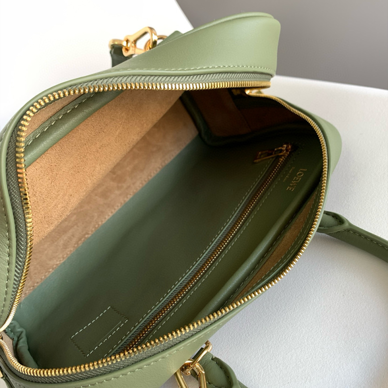 LOEWE Amazona 23 Handbag