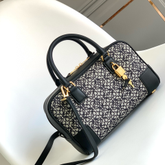 LOEWE Amazona 23 Handbag