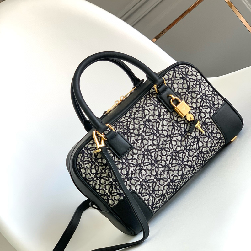 LOEWE Amazona 23 Handbag