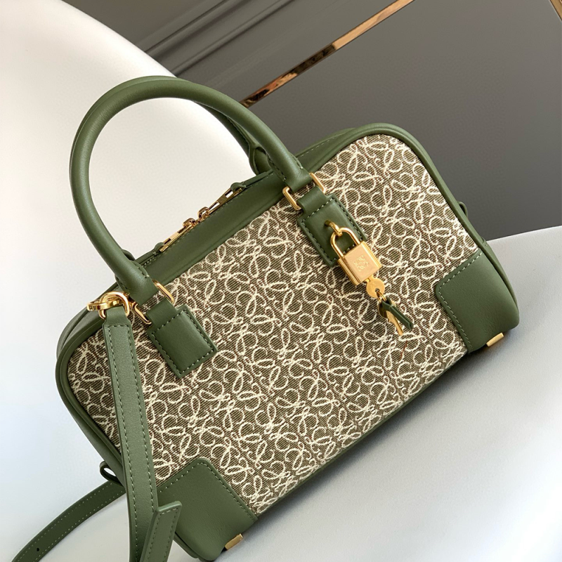 LOEWE Amazona 23 Handbag