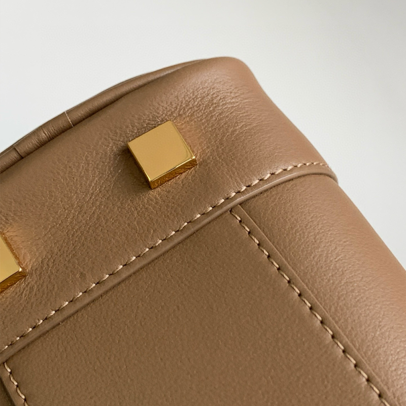 LOEWE Amazona 23 Handbag