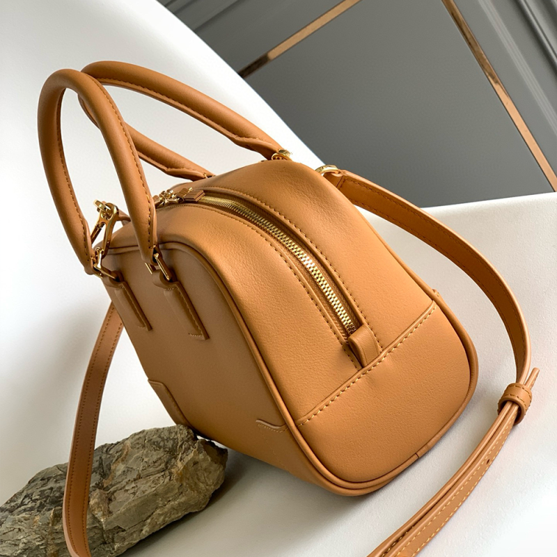 LOEWE Amazona 23 Handbag