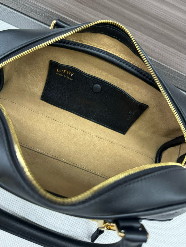 LOEWE Amazona 23 Cropped Bag