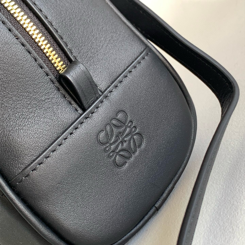 LOEWE Amazona 23 Handbag