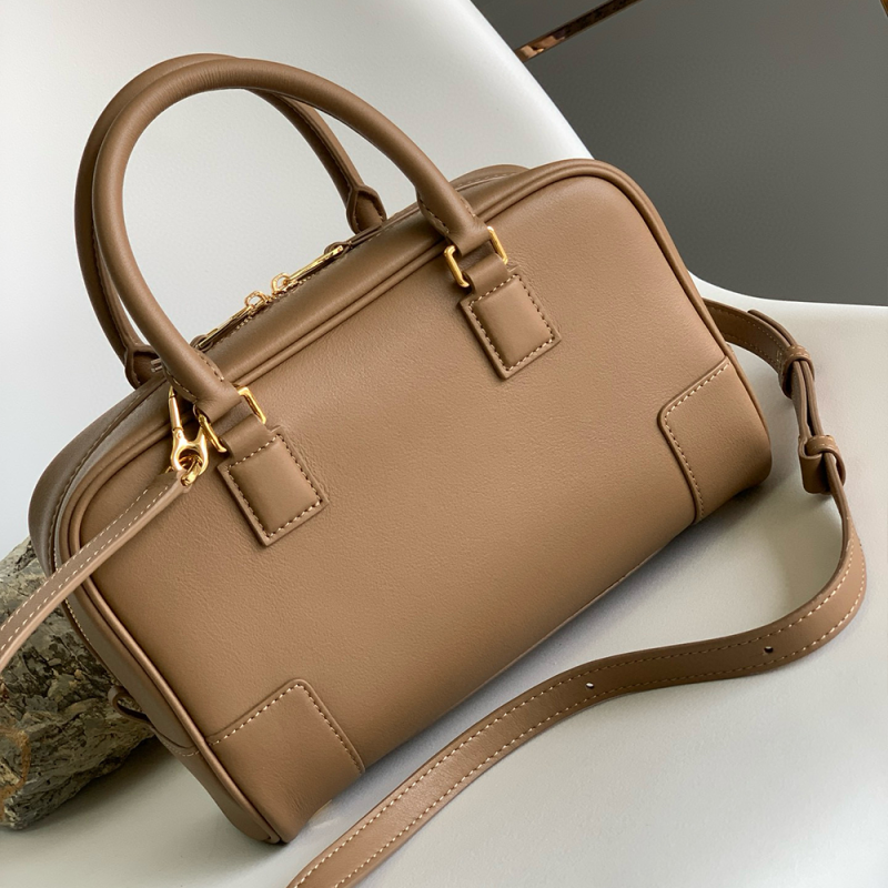 LOEWE Amazona 23 Handbag