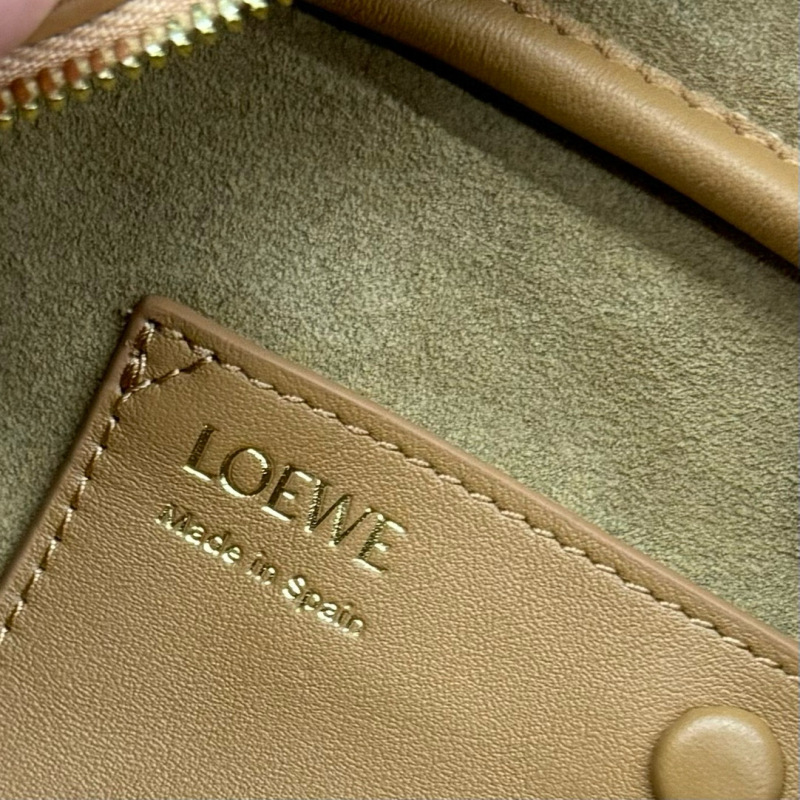 LOEWE Amazona 23 Cropped Bag