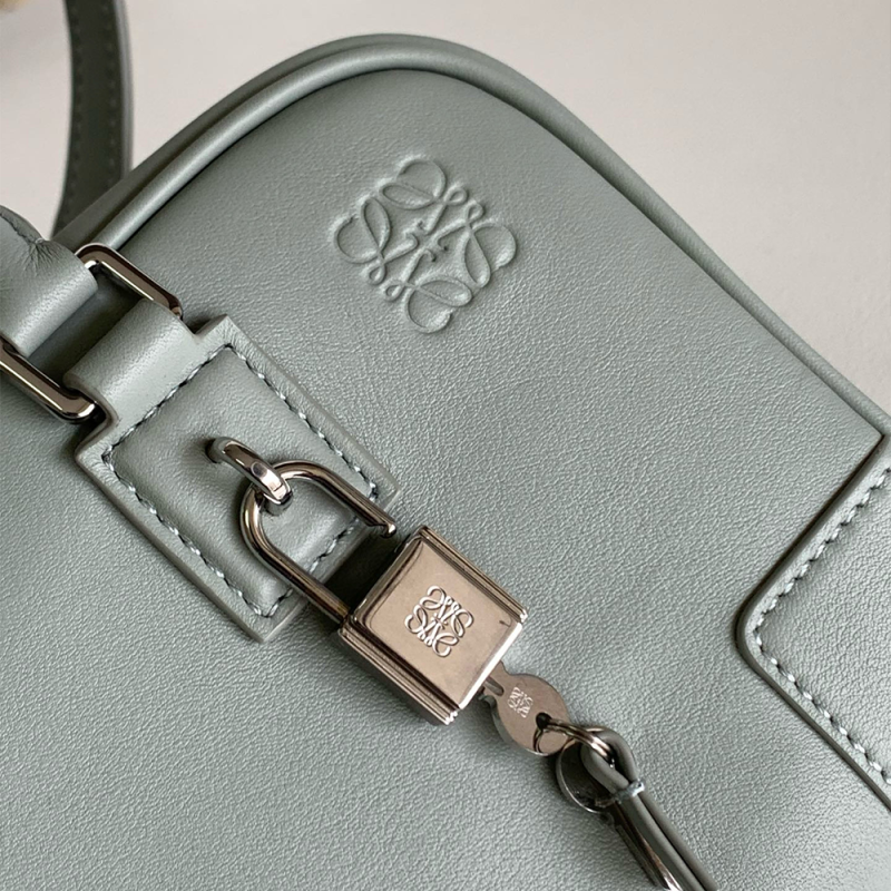 LOEWE Amazona 23 Handbag