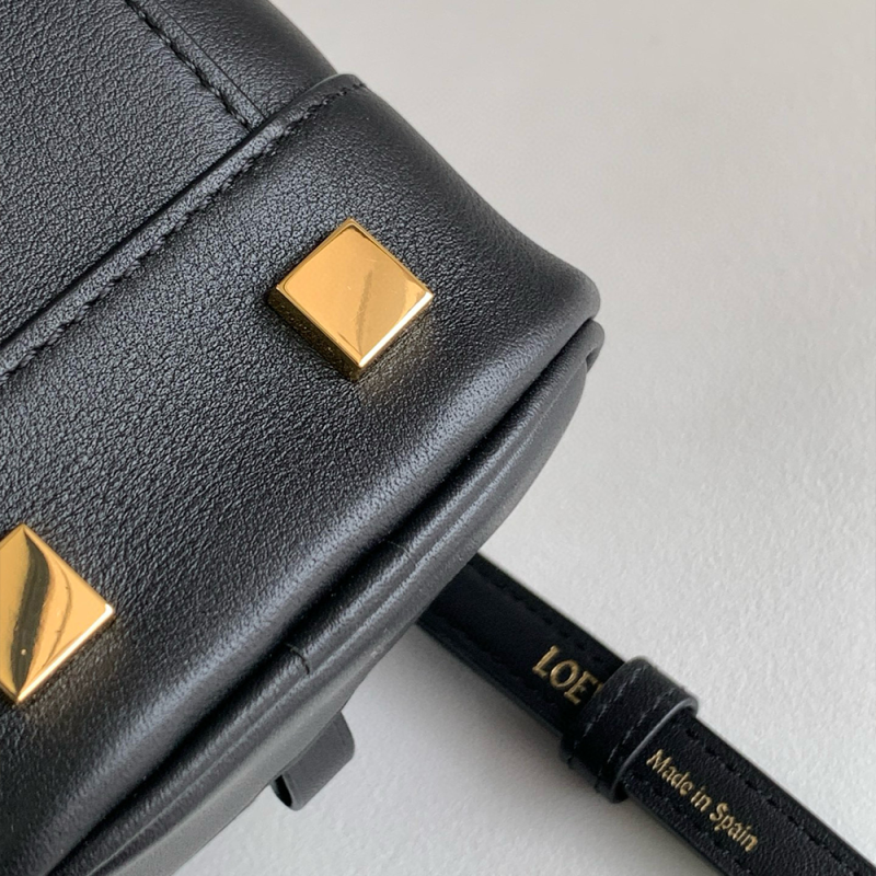 LOEWE Amazona 23 Handbag