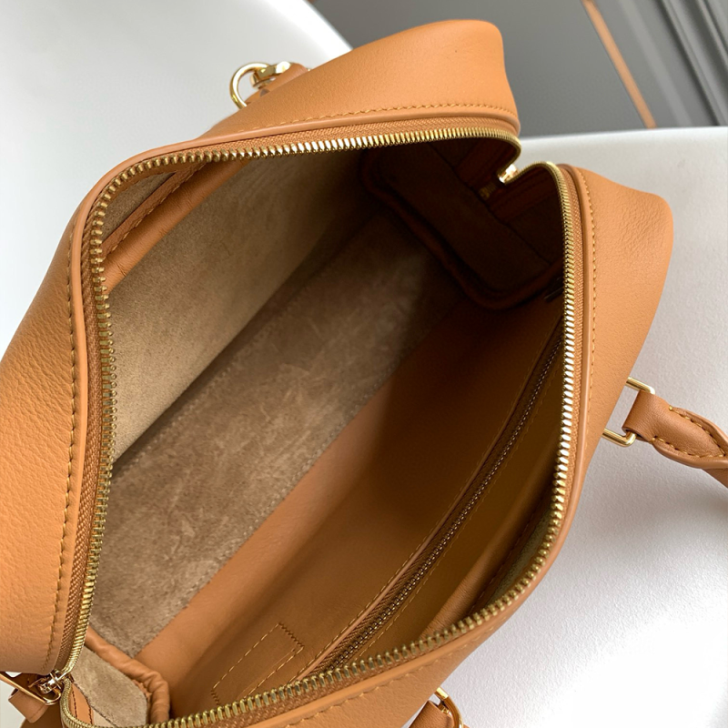 LOEWE Amazona 23 Handbag