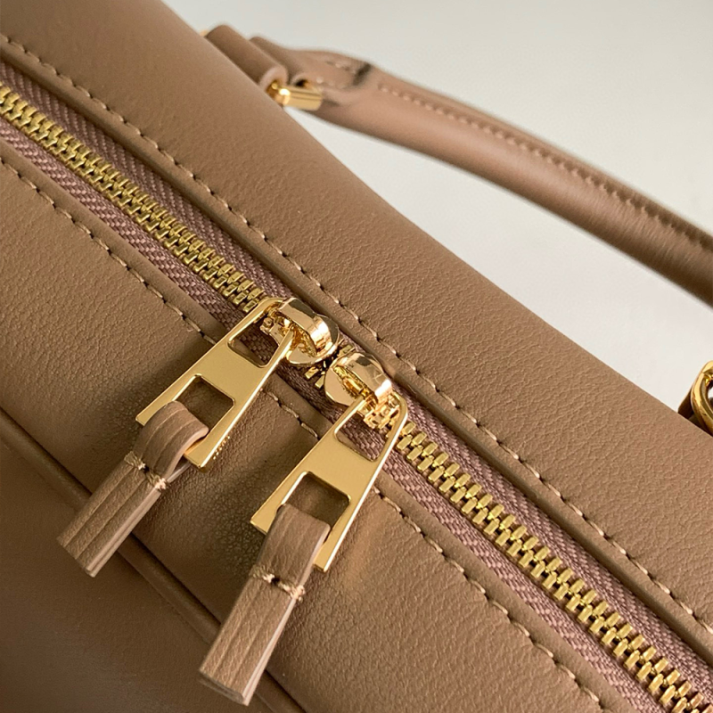 LOEWE Amazona 23 Handbag