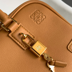 LOEWE Amazona 23 Handbag