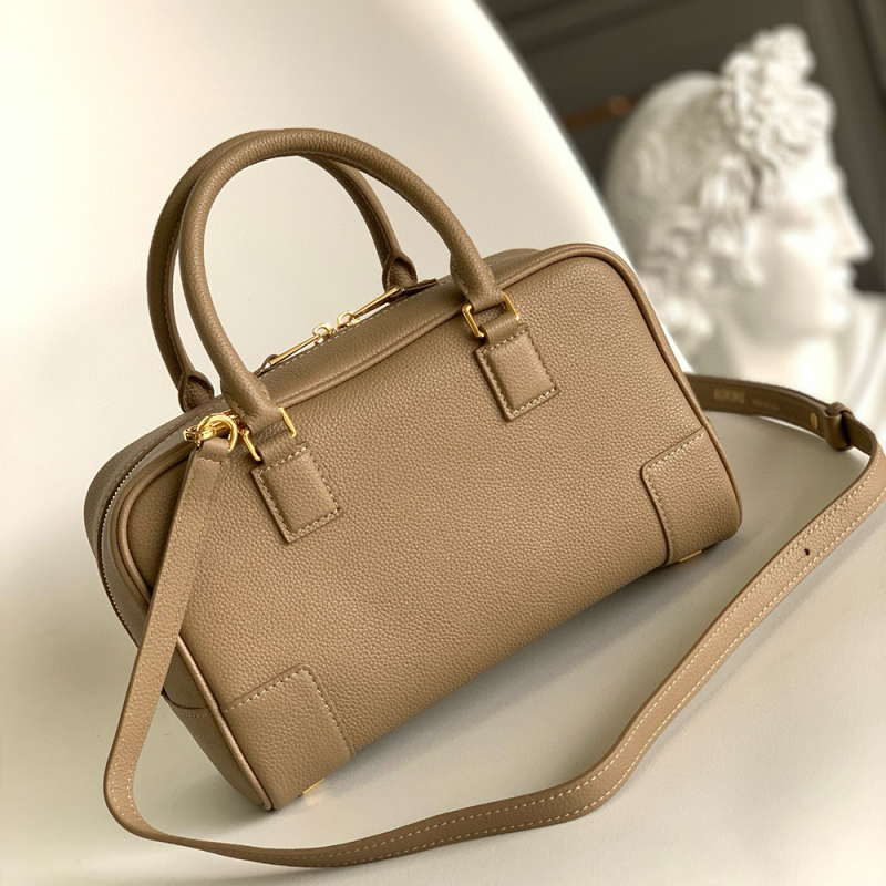 LOEWE Amazona 23 Handbag