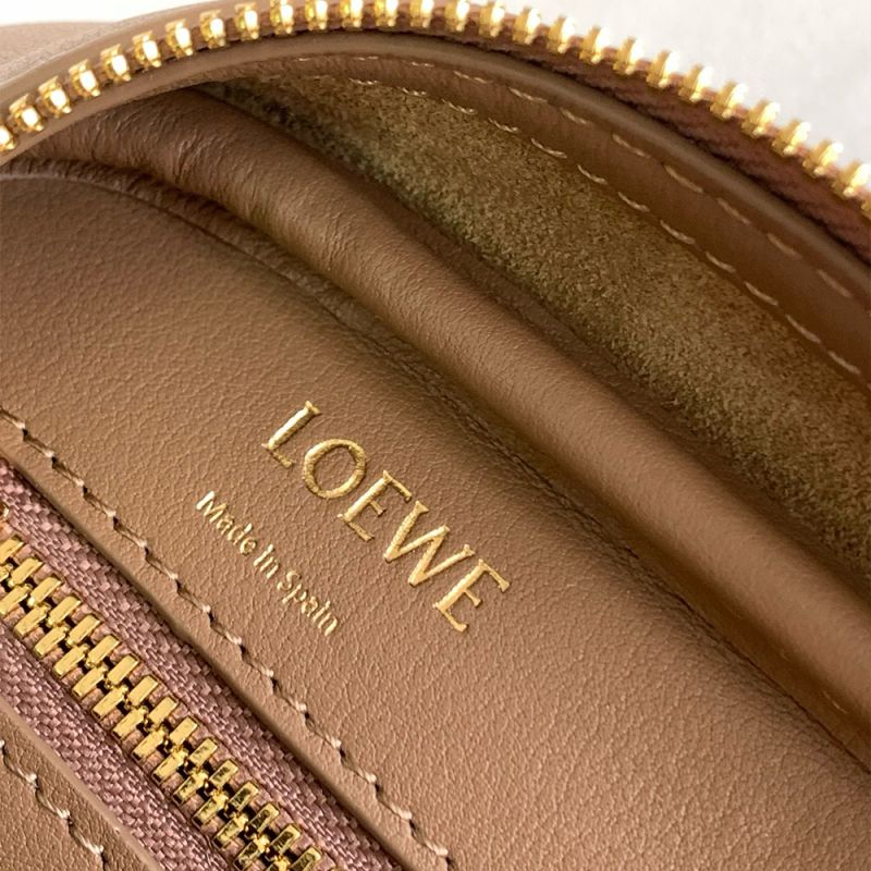 LOEWE Amazona 23 Handbag