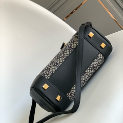 LOEWE Amazona 23 Handbag