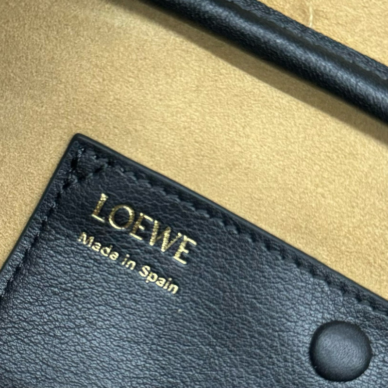 LOEWE Amazona 23 Cropped Bag