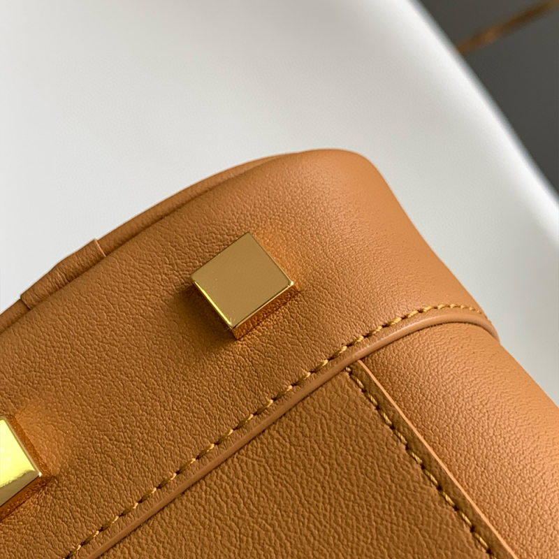 LOEWE Amazona 23 Handbag