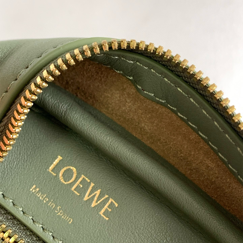 LOEWE Amazona 23 Handbag