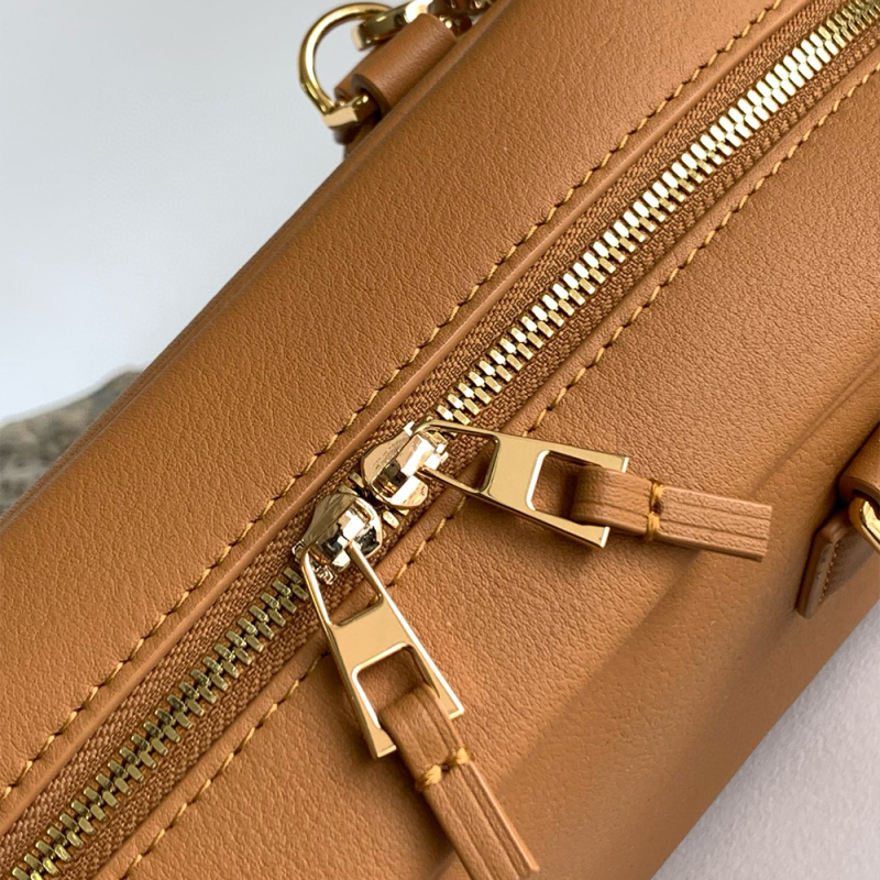LOEWE Amazona 23 Handbag