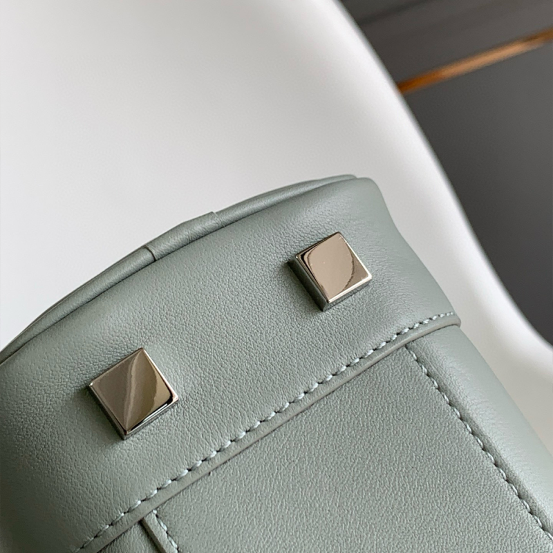 LOEWE Amazona 23 Handbag