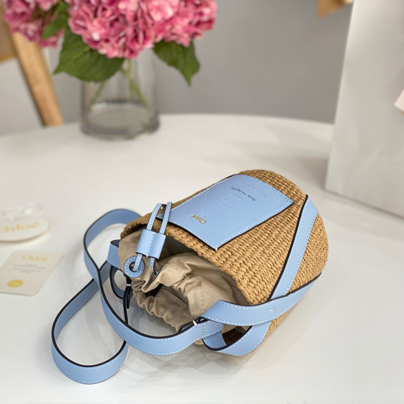 CHLOÉ SMALL WOODY BASKET IN NATURAL FIBERS