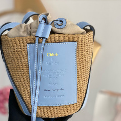 CHLOÉ SMALL WOODY BASKET IN NATURAL FIBERS