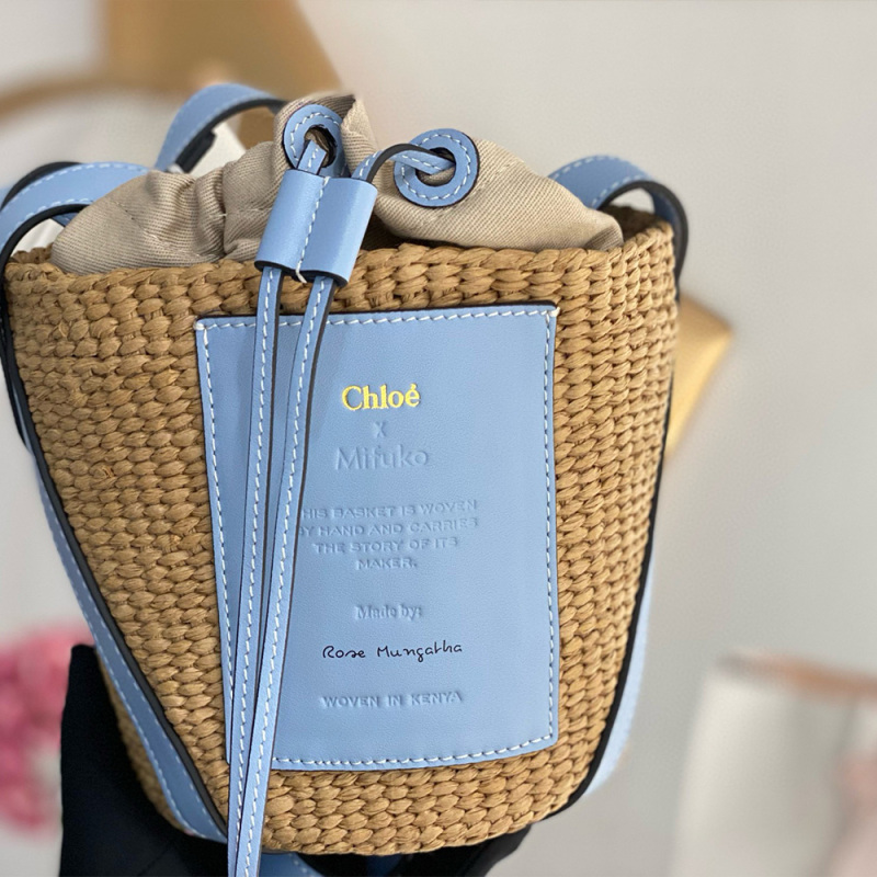 CHLOÉ SMALL WOODY BASKET IN NATURAL FIBERS