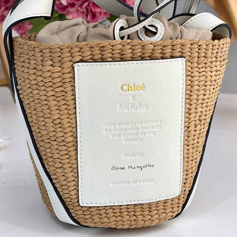 CHLOÉ SMALL WOODY BASKET IN NATURAL FIBERS
