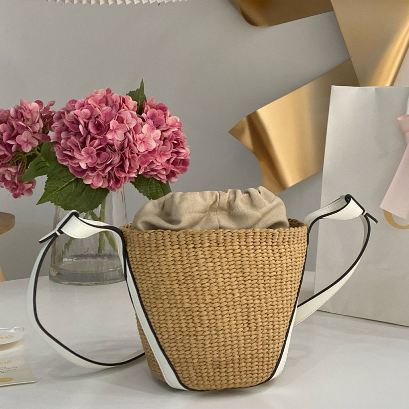 CHLOÉ SMALL WOODY BASKET IN NATURAL FIBERS