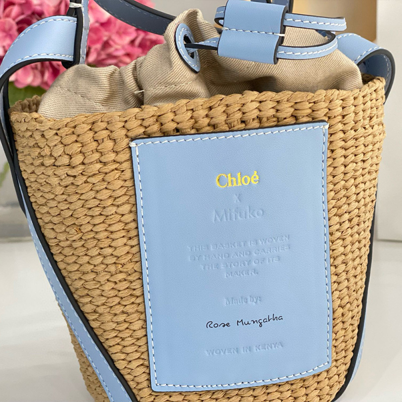 CHLOÉ SMALL WOODY BASKET IN NATURAL FIBERS