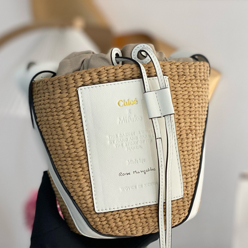 CHLOÉ SMALL WOODY BASKET IN NATURAL FIBERS