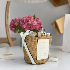 CHLOÉ SMALL WOODY BASKET IN NATURAL FIBERS