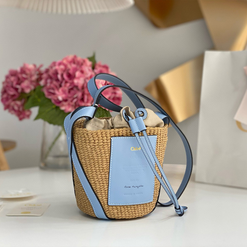 CHLOÉ SMALL WOODY BASKET IN NATURAL FIBERS