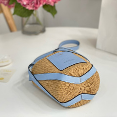 CHLOÉ SMALL WOODY BASKET IN NATURAL FIBERS