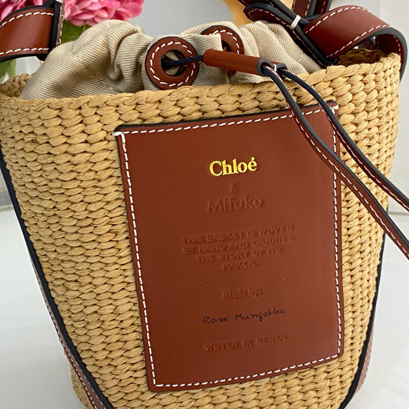 CHLOÉ SMALL WOODY BASKET IN NATURAL FIBERS