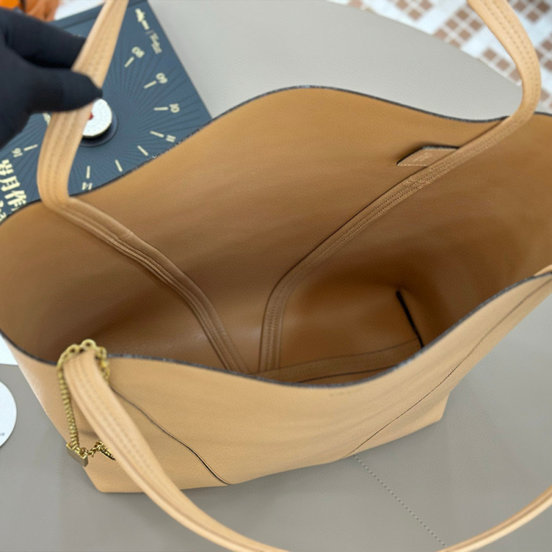 LARGE CHLOÉ SPIN TOTE BAG IN GRAINED LEATHER