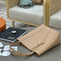 CHLOÉ SPIN TOTE BAG IN GRAINED LEATHER