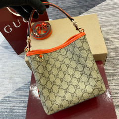 GUCCI GG Emblem small bucket bag
