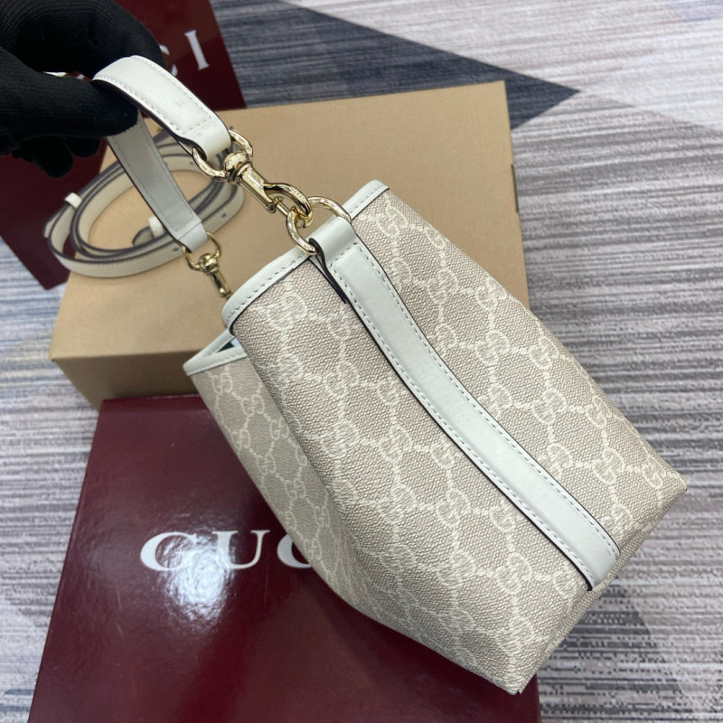 GUCCI GG Emblem small bucket bag