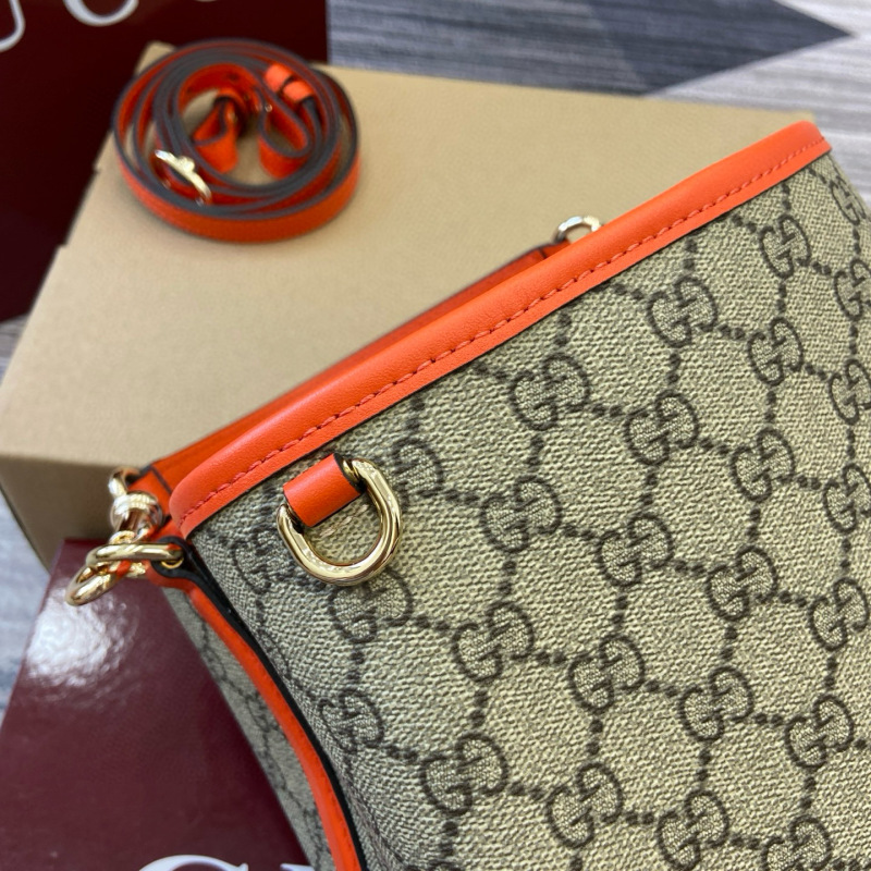 GUCCI GG Emblem small bucket bag