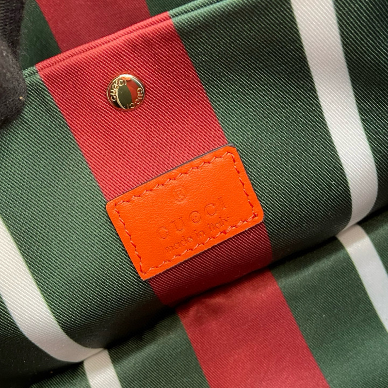 GUCCI GG Emblem small bucket bag