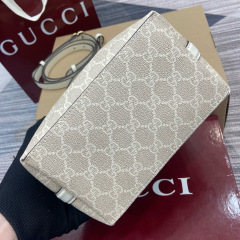 GUCCI GG Emblem small bucket bag