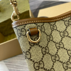 GUCCI GG Emblem small bucket bag