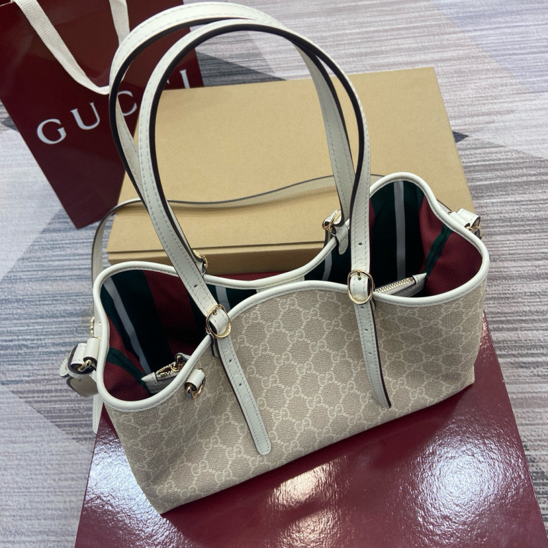 GUCCI GG Emblem medium tote bag