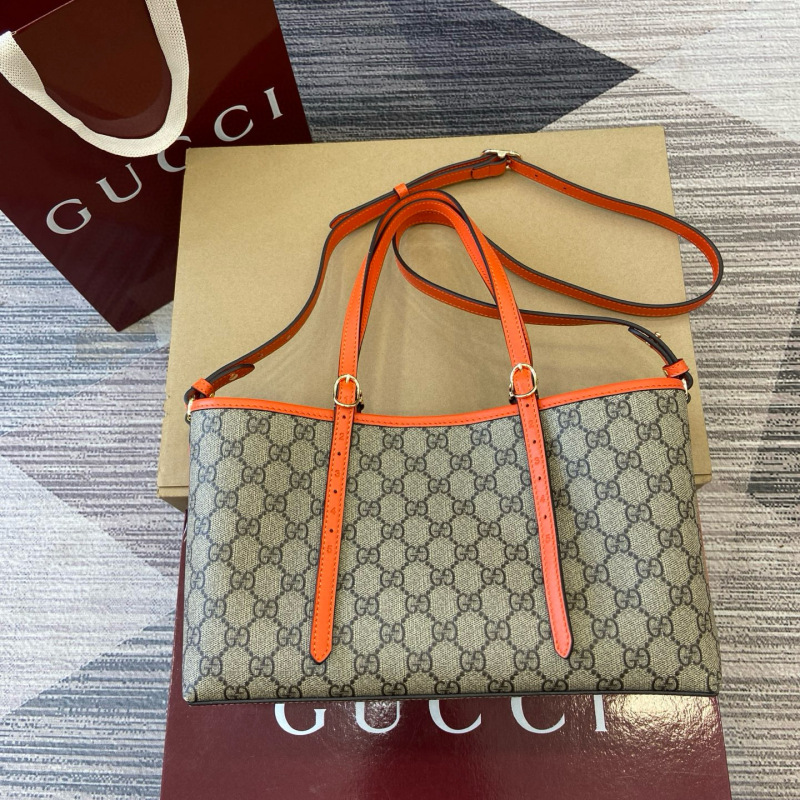 GUCCI GG Emblem medium tote bag