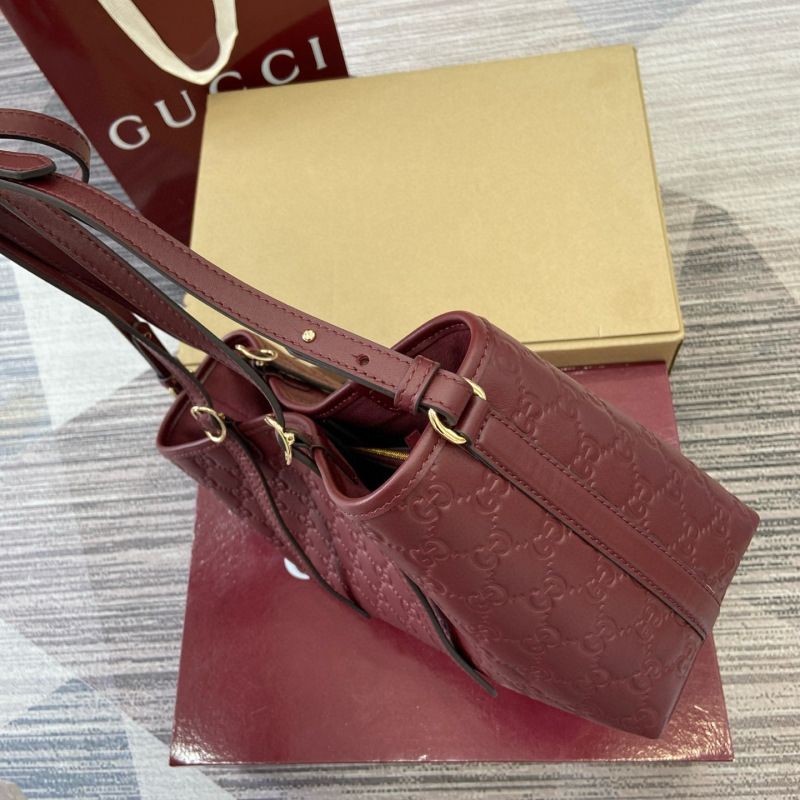 GUCCI GG Emblem medium tote bag