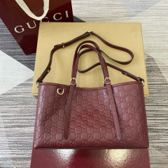 GUCCI GG Emblem medium tote bag
